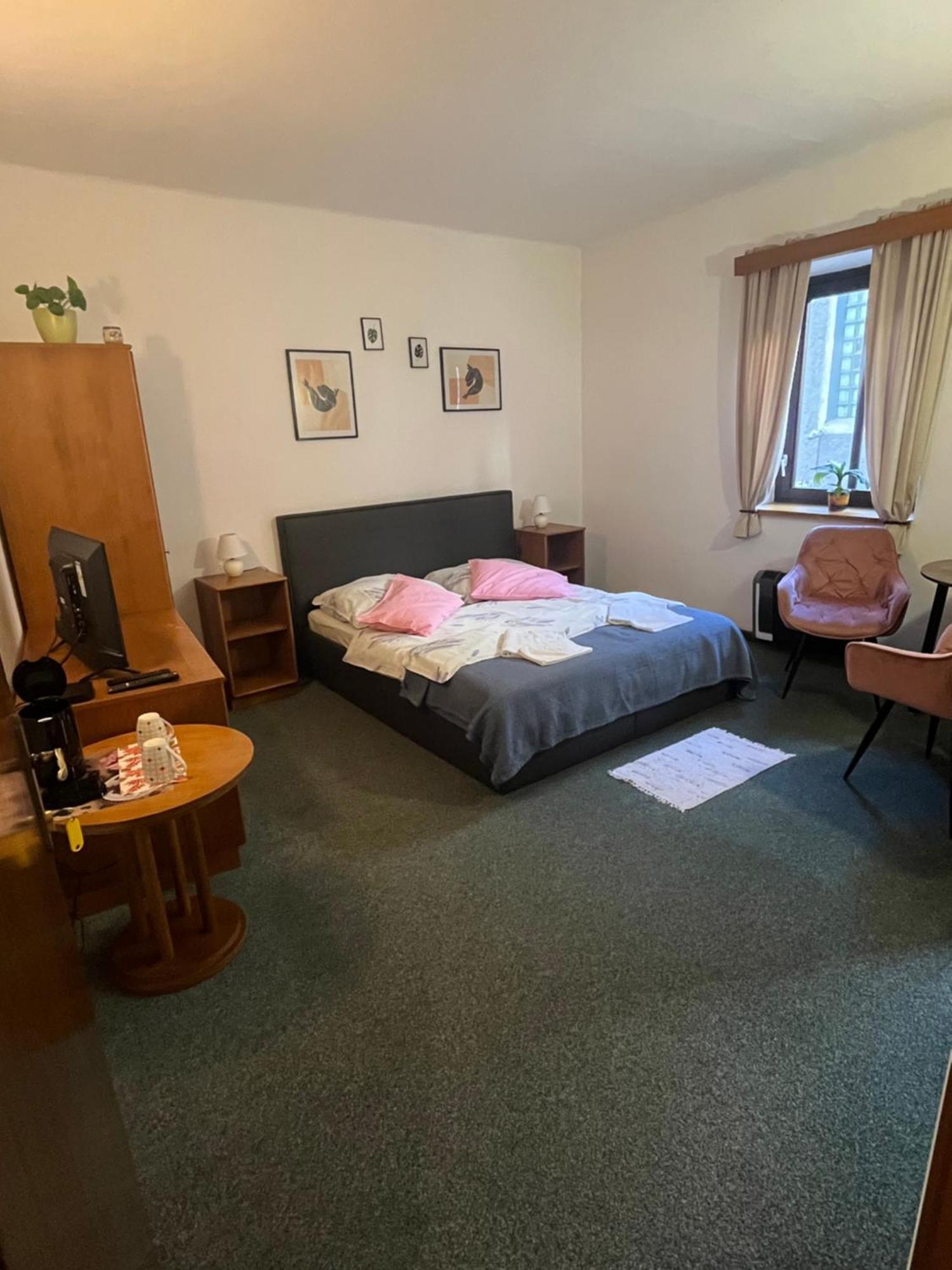 Apartmany Baroko Broumov Exteriör bild